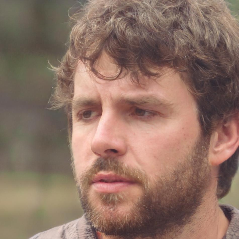 Retrato profesional de Aurelio Mendoza, especialista senior en análisis financiero